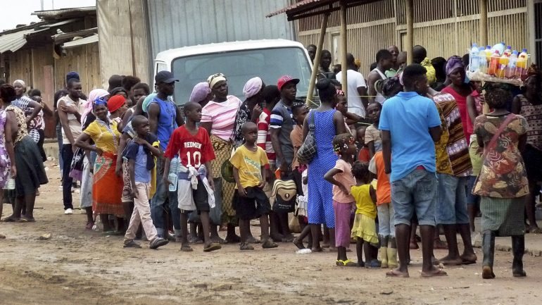 OMS vai a Angola para ajudar na erradicação da doença da dranculose no país, também conhecida como a &quot;doença do verme&quot;