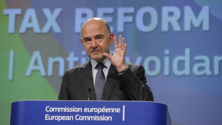 O comissário dos Assuntos Económicos falou numa conferência de imprensa em Bruxelas