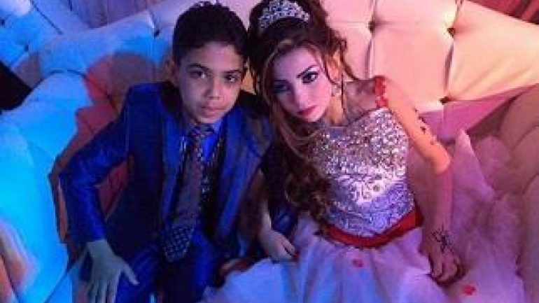 Dois primos, de 11 e 12 anos, ficaram noivos, no Egipto e são alvo de polémica e contestação.