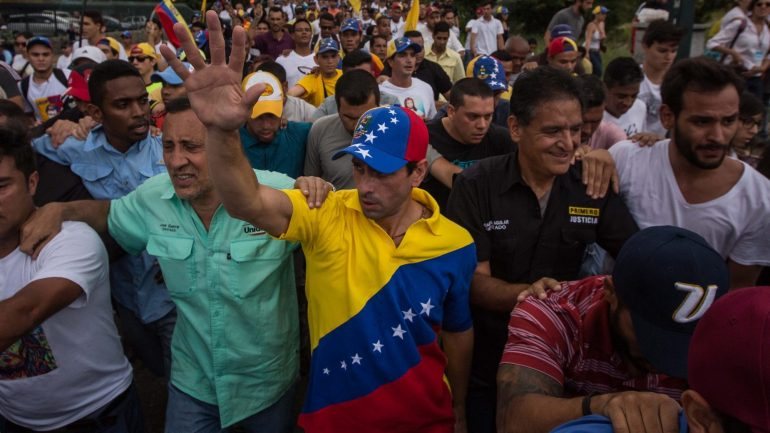 O líder da organização não-governamental local Fórum Penal tinha já dado conta de mais de 20 feridos e 39 detidos em protestos contra o Governo na Venezuela na quarta-feira