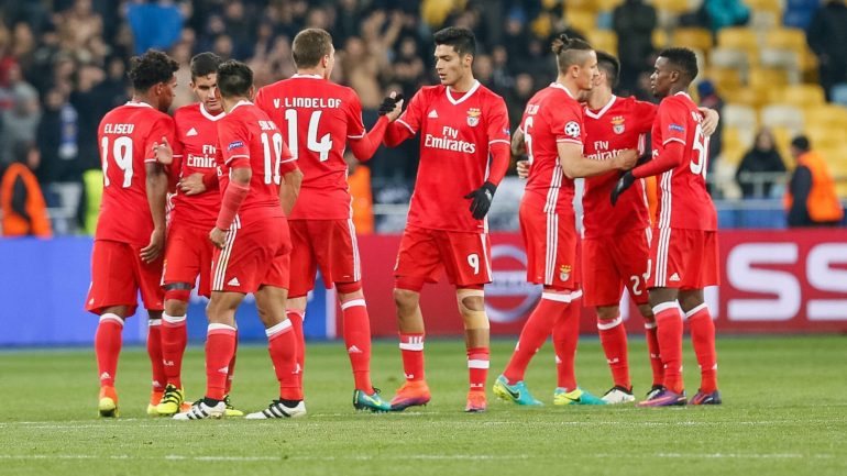 Benfica quer continuar na liderança na abertura da nona jornada, com o Paços de Ferreira.