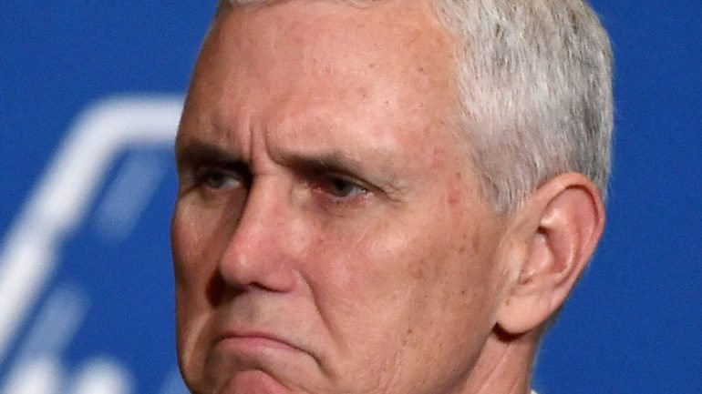 O avião de campanha de Mike Pence, candidato republicano à vice-presidência, falhou a pista de aterragem