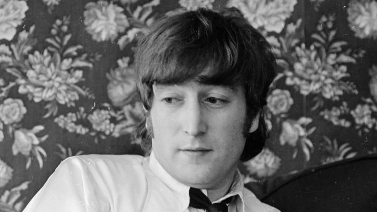 67 mil euros foi o valor pelo qual foi avaliada a carta redigida por John Lennon e enviada a Isabel II
