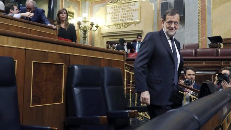 Rajoy deverá vencer depois de ter perdido uma primeira votação, na quinta-feira, quando os socialistas votaram contra