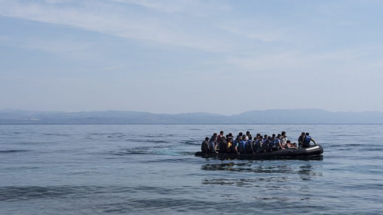 A polícia indonésia suspeita que o barco estava sobrelotado e que transportava trabalhadores migrantes