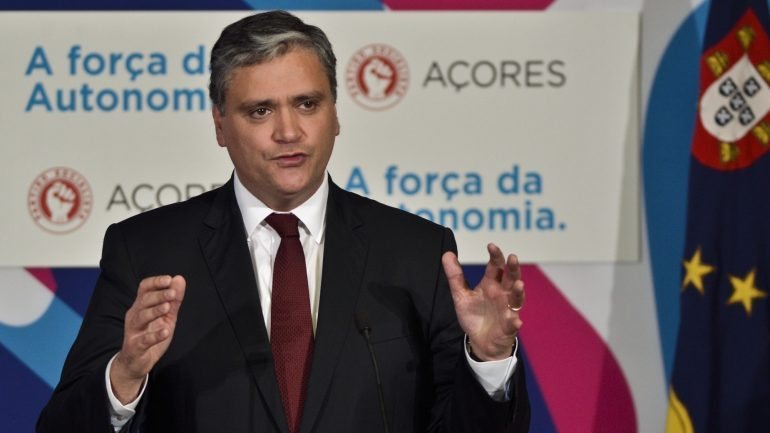 Professores, economistas e advogados são as profissões que predominam entre deputados eleitos nos Açores