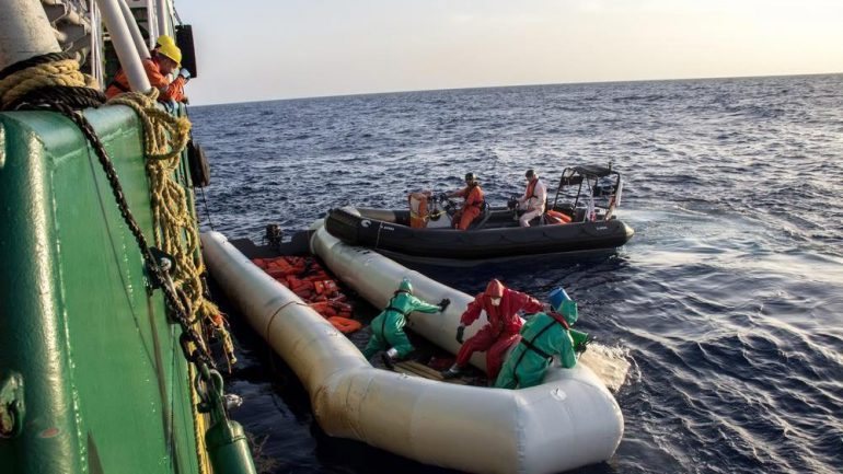 Mortes ao largo da Líbia, em dois naugráfios de migrantes.