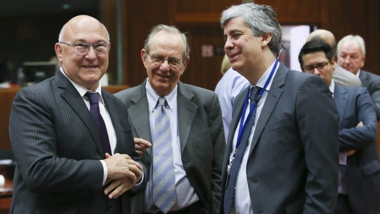Mário Centeno no Ecofin com os homólogos francês  (Michel Sapin) e italiano  (Pier Carlo Padoan).
