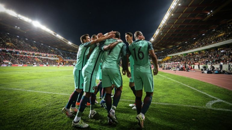 Na terça-feira, Portugal cumpre o primeiro treino de preparação para o embate com a Letónia, como habitual na Cidade do Futebol, em Oeiras
