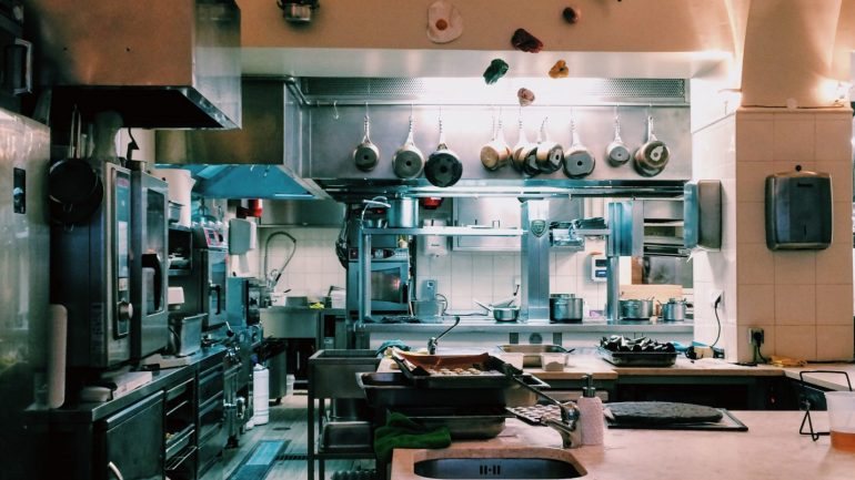 As cozinhas de Belcanto (na foto) e Loco estarão, esta quinta-feira, entregue a dois dos melhores chefs do mundo.