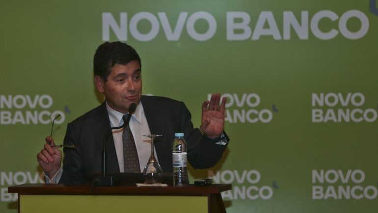 O Novo Banco (o banco de transição do ex-BES) é para já detido pelo Fundo de Resolução bancário (gerido pelo Banco de Portugal), estando a decorrer um processo de venda