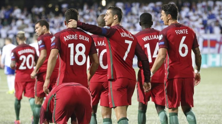 No último jogo, Portugal derruba as Ilhas Faroé em Torshavn por 6-0 com hat-trick de André Silva