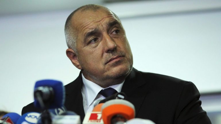 Primeiro-ministro búlgaro formaliza demissão.