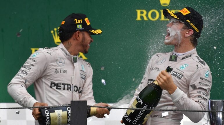 Hamilton venceu o GP do Brasil, este domingo, mas Rosberg continua na liderança do campeonato de pilotos