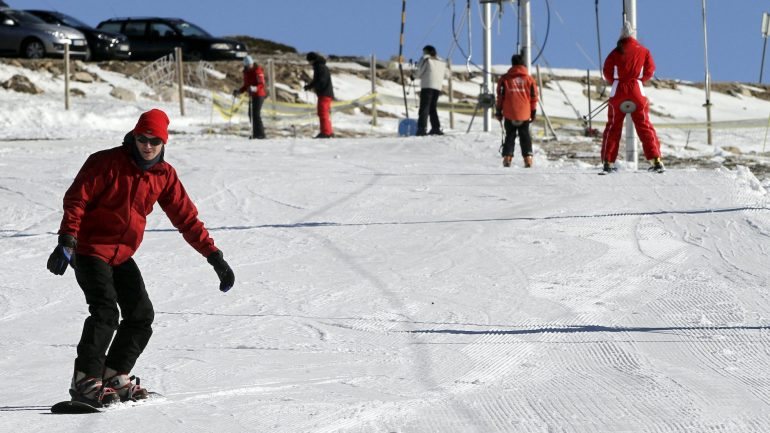 A abertura oficial das pistas de esqui da Serra da Estrela está prevista para dia 10 de dezembro