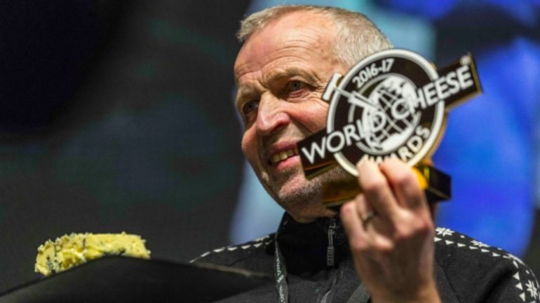 Gunnar Waagen, da produtora norueguesa Tingvollost, ganhou o primeiro prémio com o queijo Kraftkar