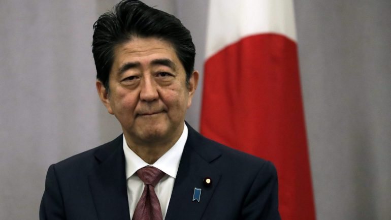 O primeiro-ministro nipónico afirma que esta é uma oportunidade para reforçar &quot;a mensagem de reconciliação&quot; entre os dois países
