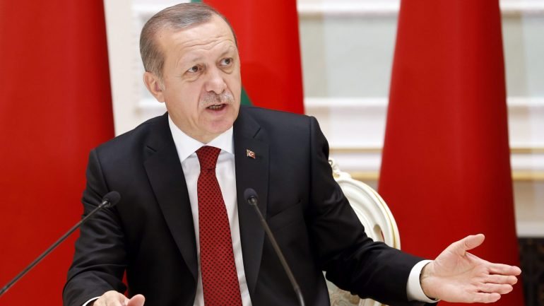 O restabelecimento da pena de morte na Turquia deverá implicar uma suspensão oficial do processo de adesão à UE