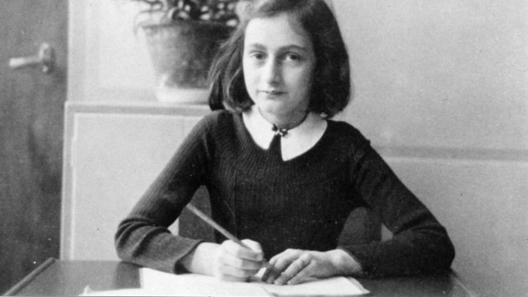 Anne Frank morreu em fevereiro de 1945, no campo em Bergen-Belsen, no norte da Alemanha