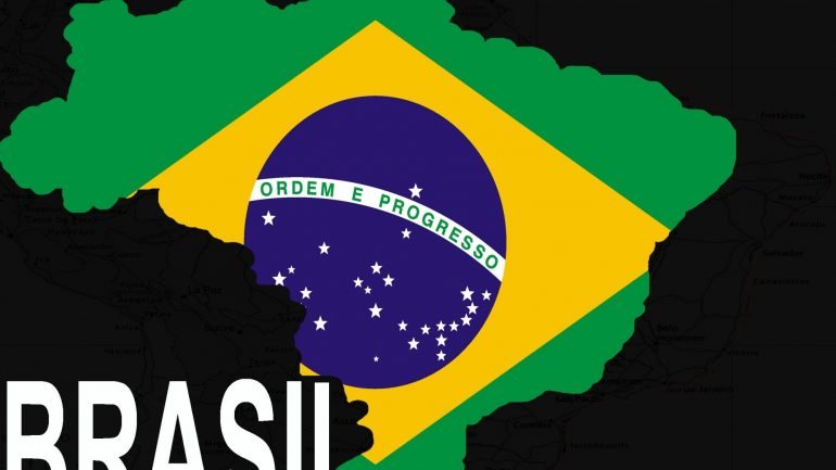 O Brasil enfrenta uma longa e profunda recessão e contabiliza 12 milhões de desempregados