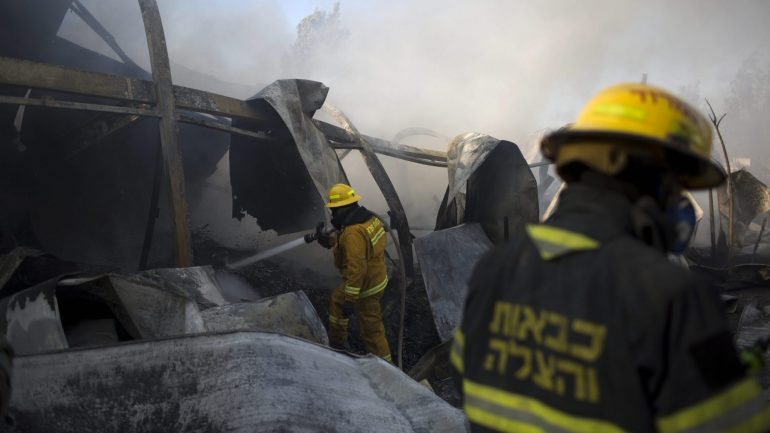 A polícia israelita deu conta de que esta sexta-feira de manhã deflagrou um outro incêndio em Kiryat Gat, a sul de Telavive