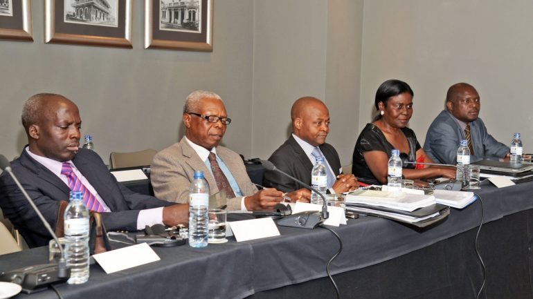 Esta seria a primeira reunião de toda a comissão mista das negociações de paz em Moçambique