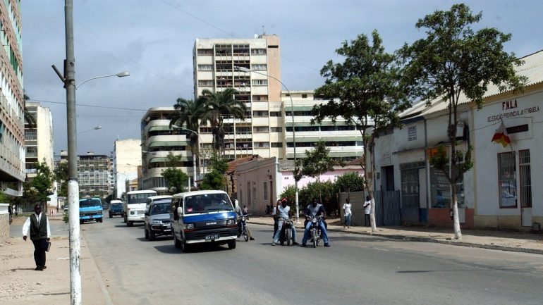 Também para este sábado tinha sido convocada uma manifestação, em Luanda, proibida pelo governo provincial