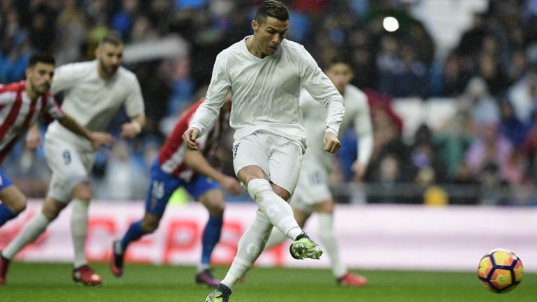 Toma lá morangos: Ronaldo abre o marcador no Bernabéu, 1-0 ao Sporting Gijón