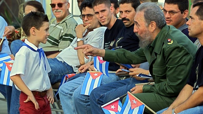 Há 17 anos, Fidel Castro conseguiu recuperar a &quot;custódia&quot; do pequeno Elián González, no meio de uma disputa entre EUA e Cuba