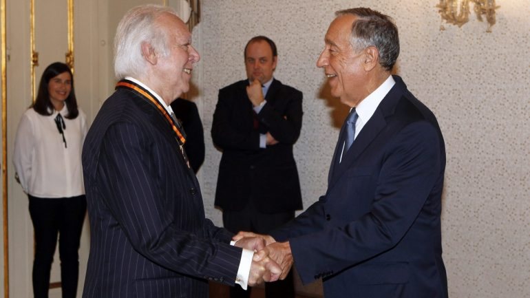 Carlos do Carmo já tinha distinguido por Jorge Sampaio com a comenda da Ordem do Infante Dom Henrique, em 1997