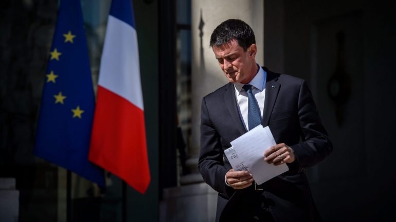 Avançando, Manuel Valls terá de ser substituído enquanto primeiro-ministro