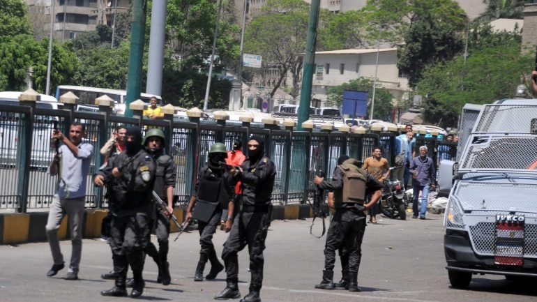 A explosão ocorreu no distrito de Talibiya, na zona ocidental da capital do Cairo