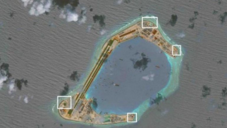 O Governo Chinês afirma que não há militarização das ilhas, mas já ninguém acredita. EUA querem proibir o acesso às ilhas.