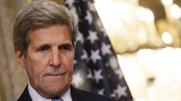 John Kerry diz que os bombardeamentos em Alepo são parte de &quot;uma política propositada e cínica de aterrorizar civis&quot;