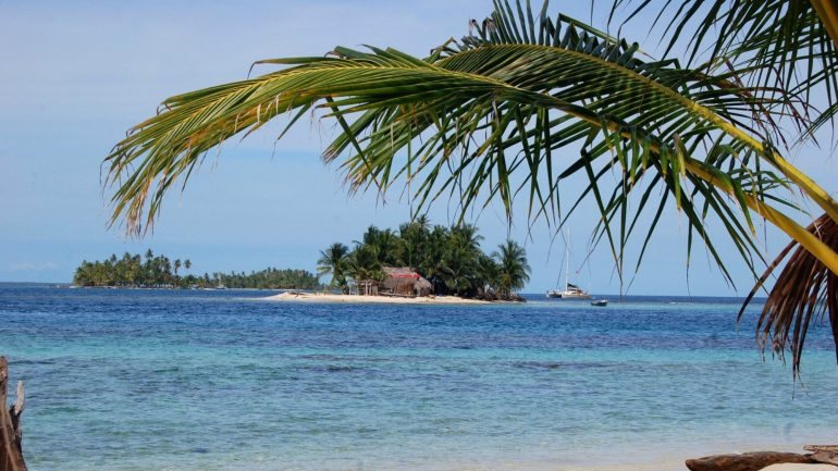 350 ilhas de San blas estão já ameaças pelo nível do mar. As populações terão que, obrigatoriamente, ser deslocadas para o continente