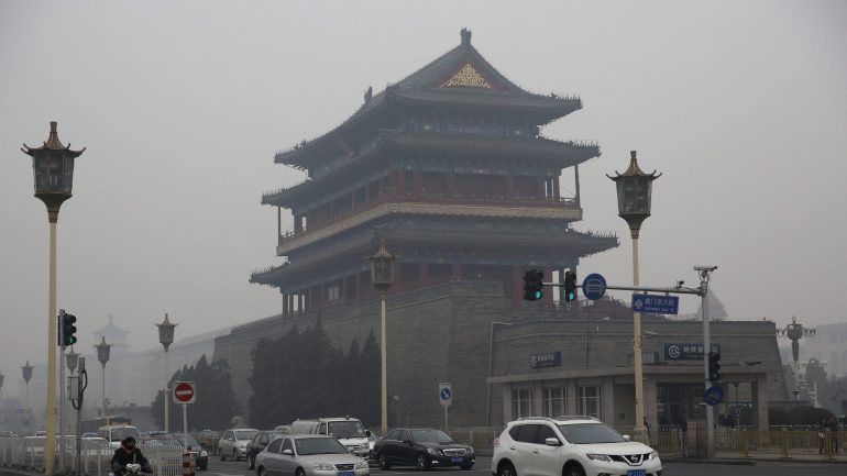 É a primeira vez este ano que Pequim emite o alerta vermelho
