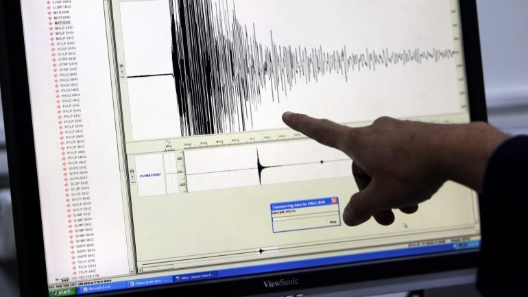 O sismo ocorreu a uma profundidade de 158,7 quilómetros