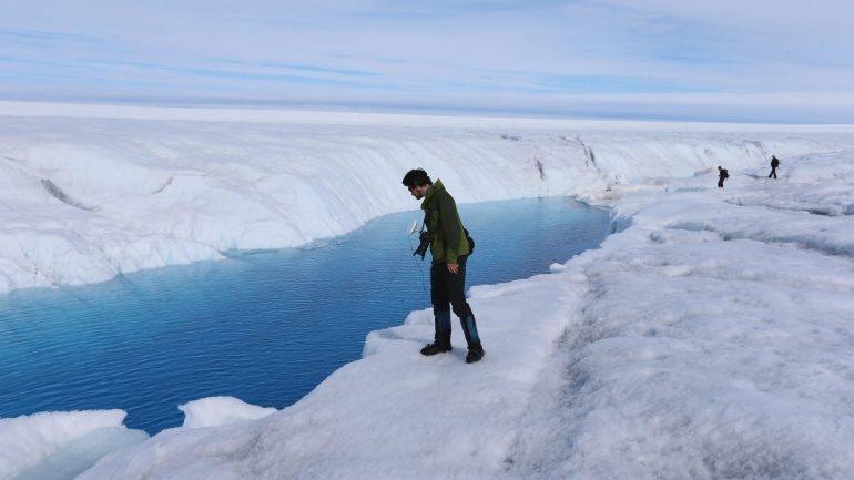 As temperaturas altas têm levado à diminuição do gelo polar