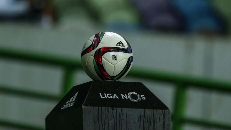 O jogo Benfica-Paços de Ferreira vai decorrer, esta quinta-feira, às 21h15