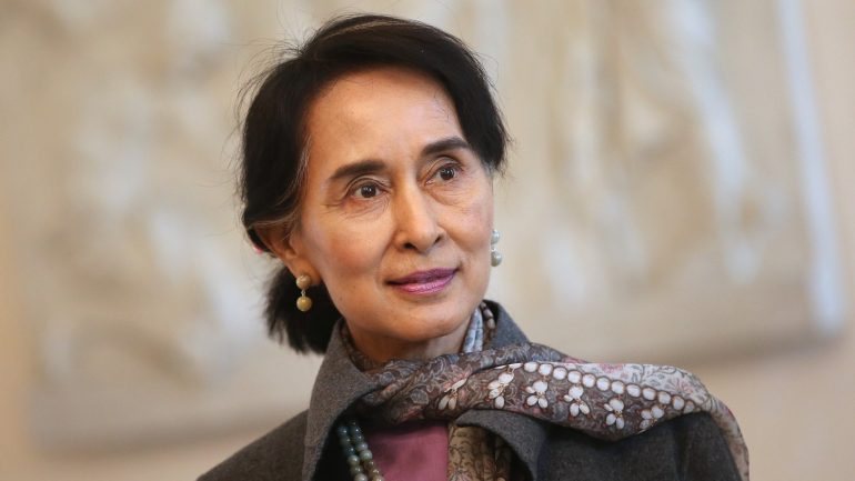 As vozes mais críticas acusam Aung San Suu Kyi de &quot;inoperância&quot; em relação à violência contra a minoria muçulmana Rohingya