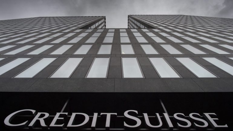 Suíça começa a reunir este ano os dados bancários de clientes estrangeiros nos seus 266 bancos, como o Credit Suisse