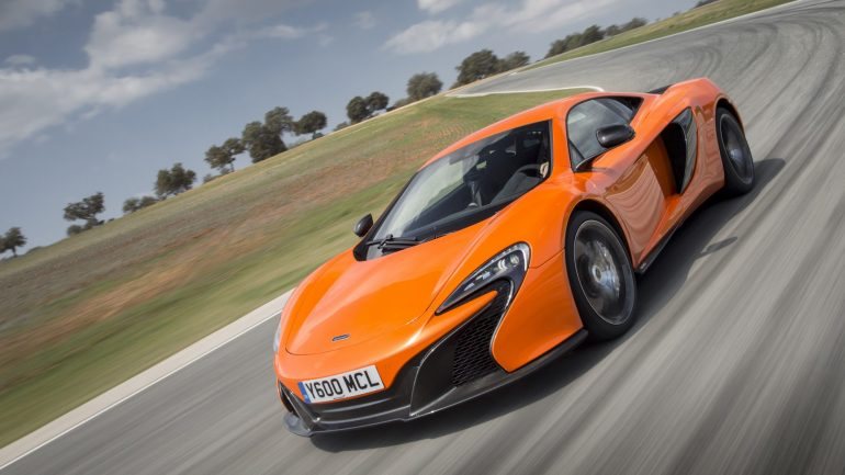 A McLaren promete para breve 15 novos modelos e um chassi mais sofisticado, que permite aumentar a potência e reduzir o peso. Tudo o que um superdesportivo necessita