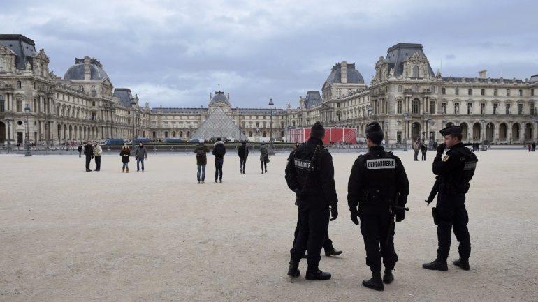 2016 foi um ano difícil para a maioria das atrações turísticas parisienses