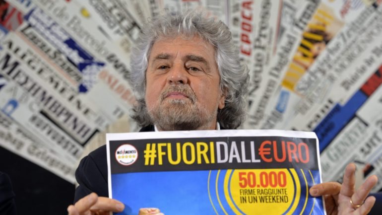 Beppe Grillo e o Movimento 5 Estrelas defende a realização de um referendo à permanência de Itália na zona Euro
