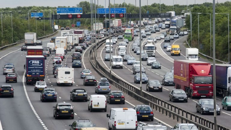 O Departamento de Transportes do Reino Unido estima que, só quando entre 50 e 75% dos carros nas estradas forem autónomos, é que os engarrafamentos e o tempo perdido no trânsito citadino tenderão a diminuir