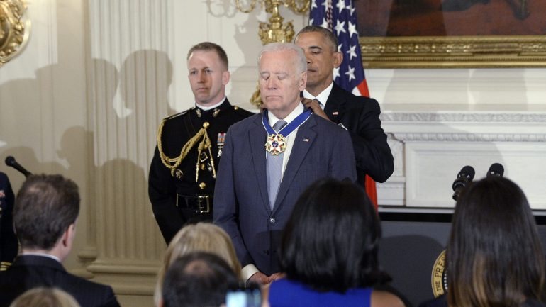 Obama fez questão de condecorar o seu vice-presidente, Joe Biden, numa cerimónia marcada pela emoção