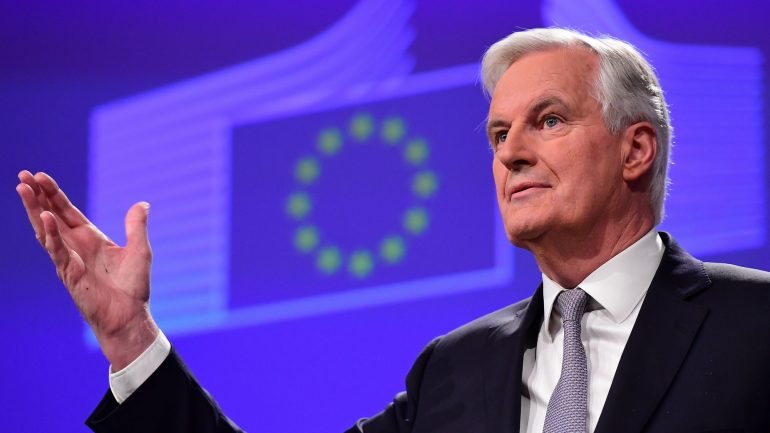 Michel Barnier terá descrito o Brexit como uma &quot;negociação única e extraordinária&quot;