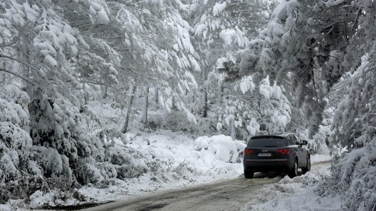 Há estradas cortadas em vários pontos de Espanha, devido à neve