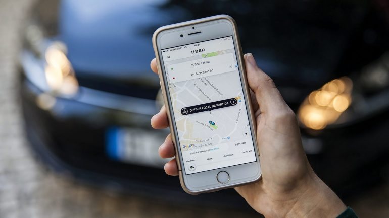 As coimas que incidem sobre as empresas parceiras da Uber podem atingir 15 mil euros