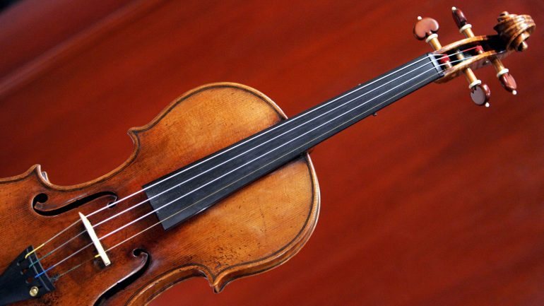 Apesar da madeira utilizada nos Stradivarius ter propriedades distintas da que está presente nos outros, não foram encontradas diferenças no som que sai de cada um deles